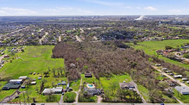 2415 W Cedar Bayou Lynchburg Road, Baytown, TX 77521