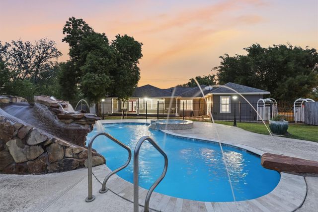 2415 W Cedar Bayou Lynchburg Road, Baytown, TX 77521