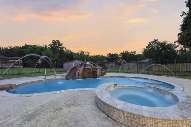 2415 W Cedar Bayou Lynchburg Road, Baytown, TX 77521