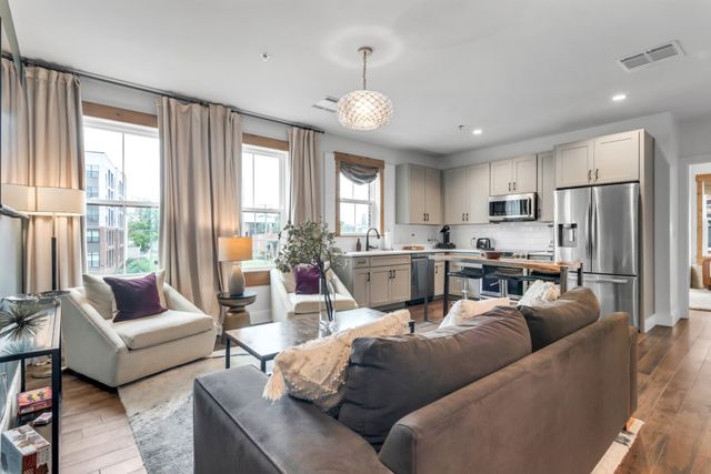 612 21st Ave N Apt 313, Nashville, TN 37203