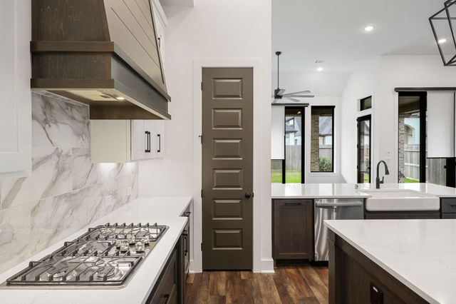 9010 Bayou Spring Court, Missouri City, TX 77459