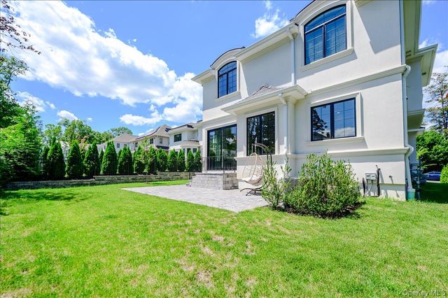 9 Greenway Terrace, Great Neck, NY 11024
