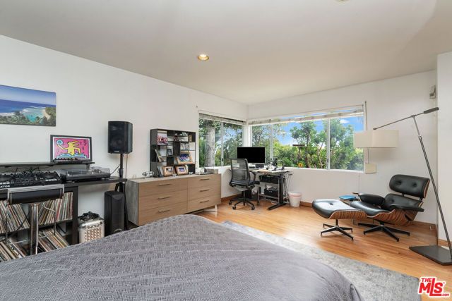 1211 Hilldale Avenue, West Hollywood, CA 90069