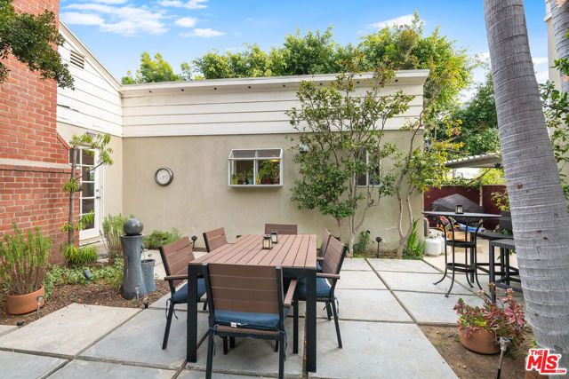 1211 Hilldale Avenue, West Hollywood, CA 90069