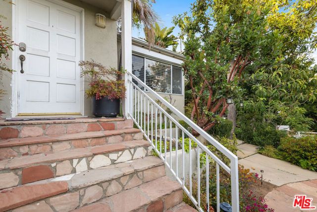 1211 Hilldale Avenue, West Hollywood, CA 90069