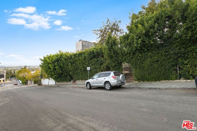 1211 Hilldale Avenue, West Hollywood, CA 90069