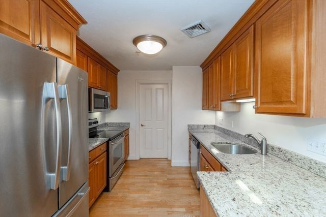 1 Lenox St 312, Norwood, MA 02062