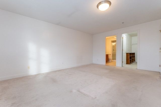 1 Lenox St 312, Norwood, MA 02062