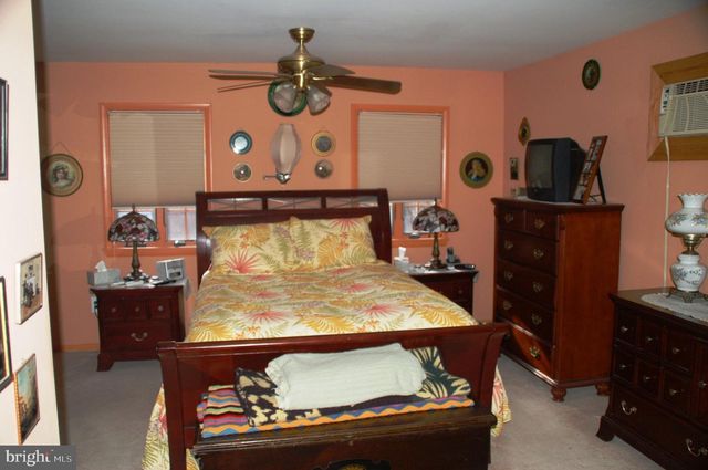176 KENTON DR, Langhorne, PA 19047