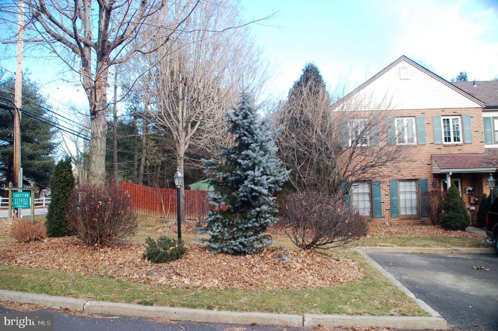 176 KENTON DR, Langhorne, PA 19047