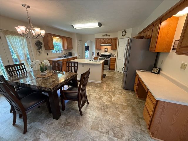 440 Chapeldale Dr, Upper Burrell, PA 15613