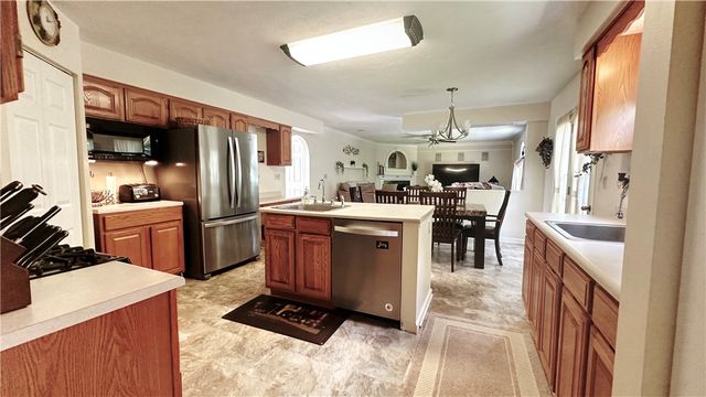 440 Chapeldale Dr, Upper Burrell, PA 15613