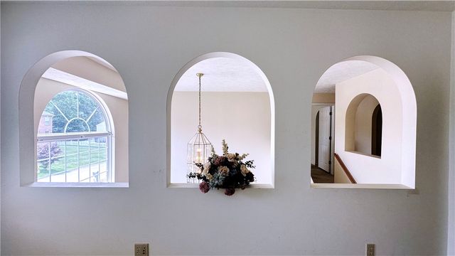 440 Chapeldale Dr, Upper Burrell, PA 15613