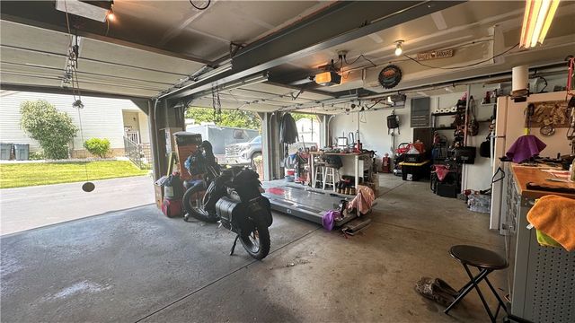 440 Chapeldale Dr, Upper Burrell, PA 15613