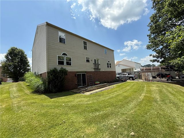 440 Chapeldale Dr, Upper Burrell, PA 15613