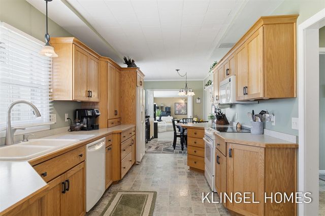 16527 Lakeview Street, Spring Lake, MI 49456