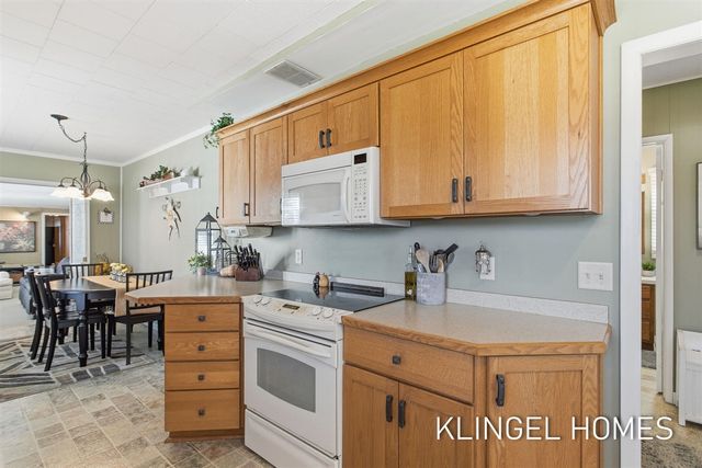 16527 Lakeview Street, Spring Lake, MI 49456
