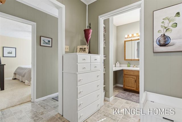 16527 Lakeview Street, Spring Lake, MI 49456