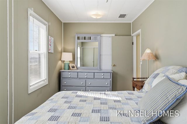 16527 Lakeview Street, Spring Lake, MI 49456