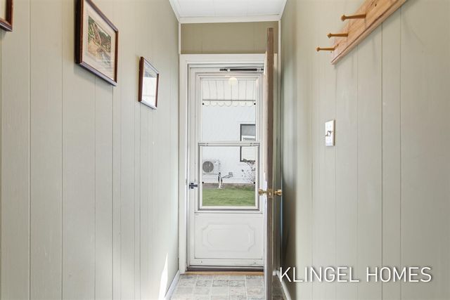 16527 Lakeview Street, Spring Lake, MI 49456