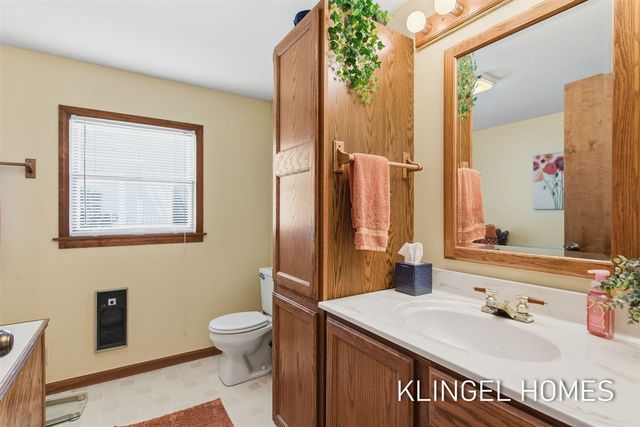 16527 Lakeview Street, Spring Lake, MI 49456