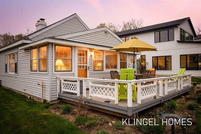 16527 Lakeview Street, Spring Lake, MI 49456