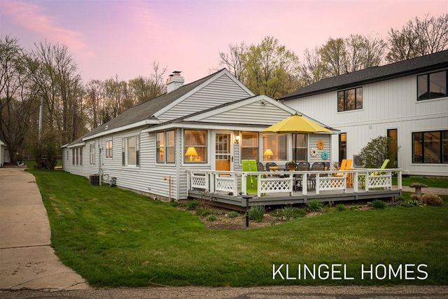 16527 Lakeview Street, Spring Lake, MI 49456