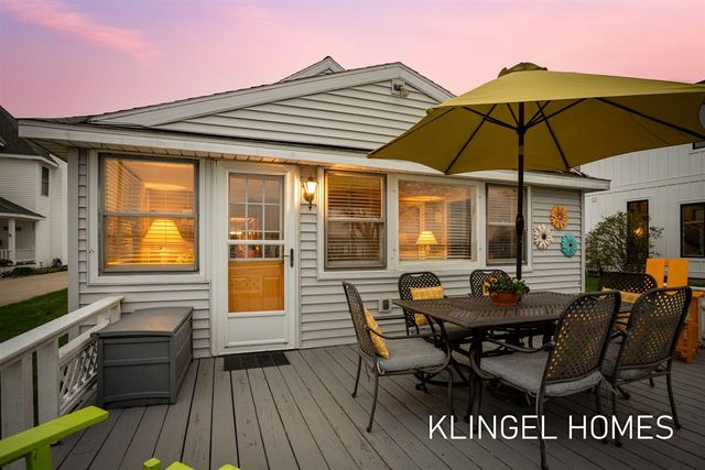 16527 Lakeview Street, Spring Lake, MI 49456
