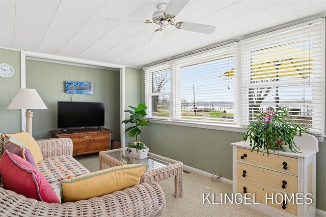 16527 Lakeview Street, Spring Lake, MI 49456