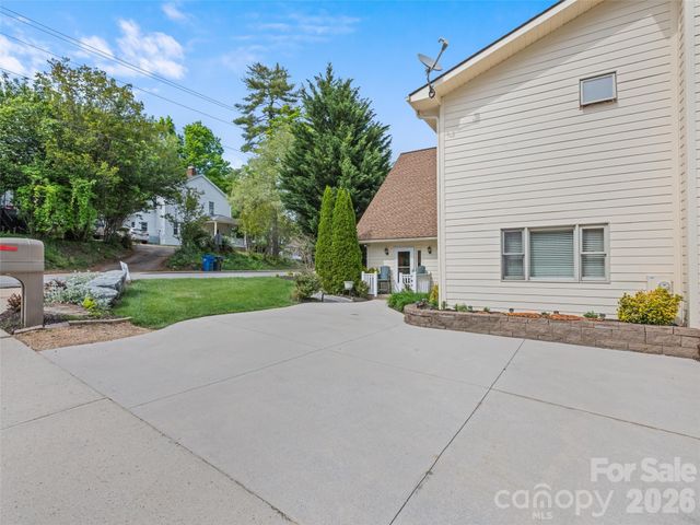 7 Bage Street, Waynesville, NC 28786