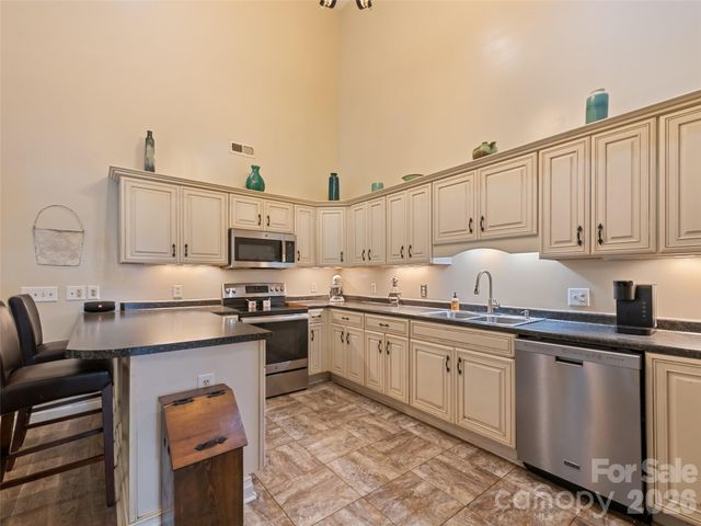 7 Bage Street, Waynesville, NC 28786