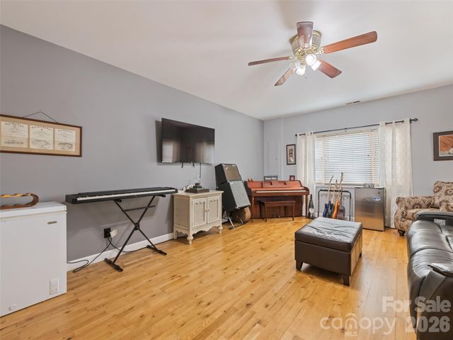 7 Bage Street, Waynesville, NC 28786