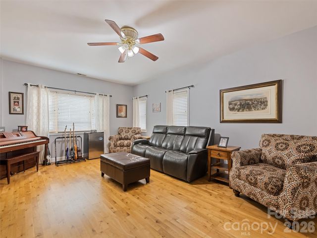7 Bage Street, Waynesville, NC 28786