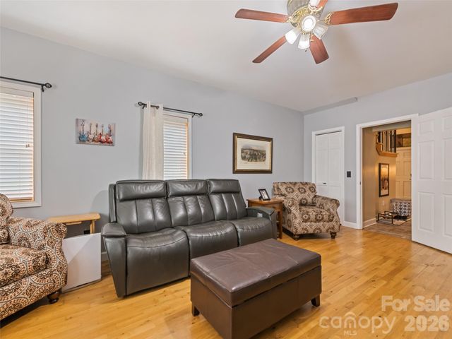 7 Bage Street, Waynesville, NC 28786