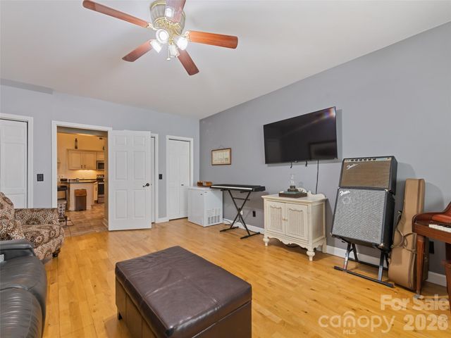 7 Bage Street, Waynesville, NC 28786