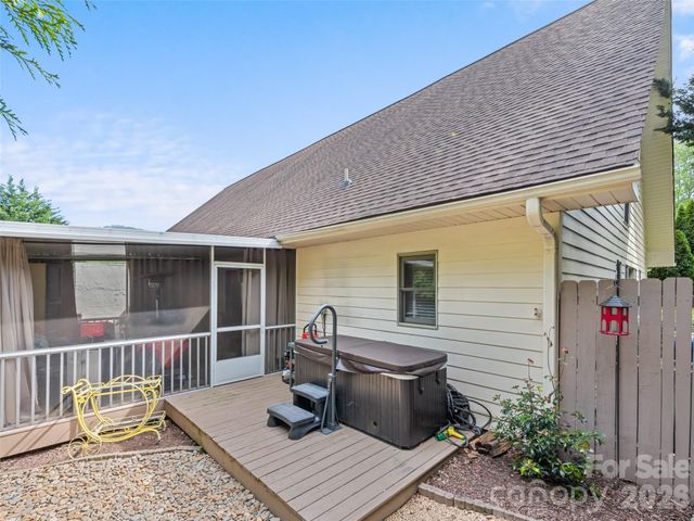 7 Bage Street, Waynesville, NC 28786
