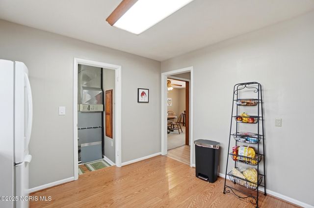 242 E Yates Avenue, Findlay, OH 45840