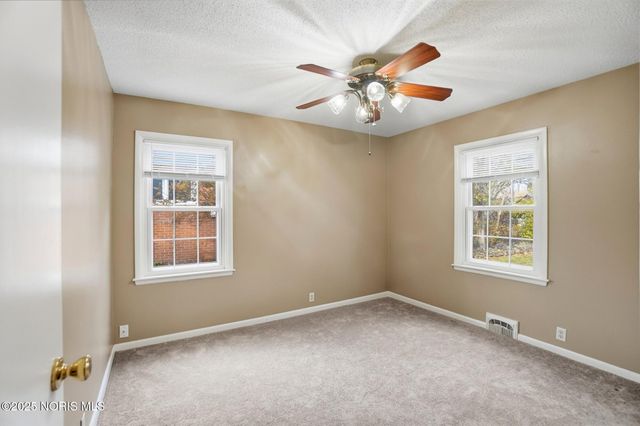 242 E Yates Avenue, Findlay, OH 45840