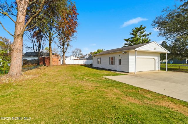 242 E Yates Avenue, Findlay, OH 45840