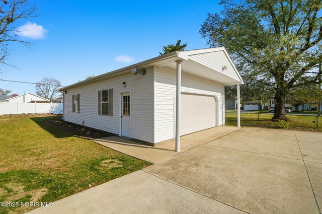 242 E Yates Avenue, Findlay, OH 45840