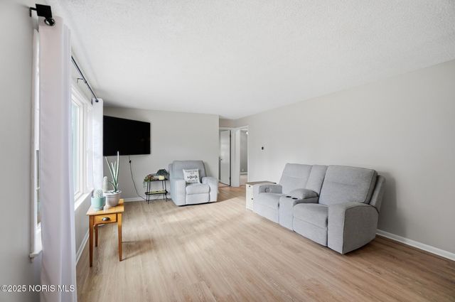 242 E Yates Avenue, Findlay, OH 45840