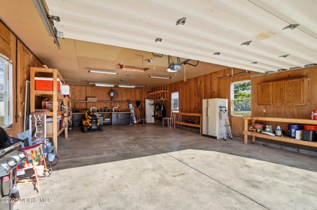 242 E Yates Avenue, Findlay, OH 45840