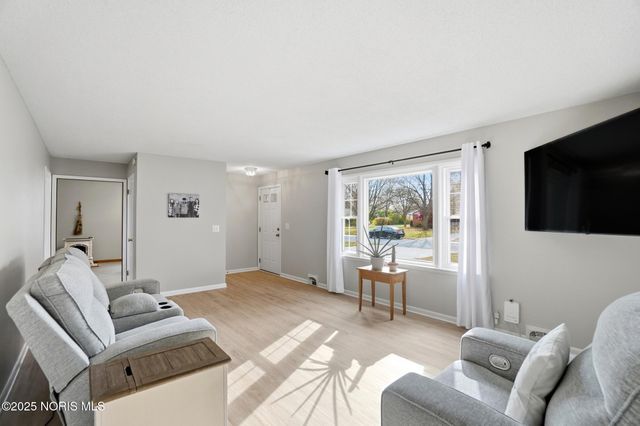 242 E Yates Avenue, Findlay, OH 45840