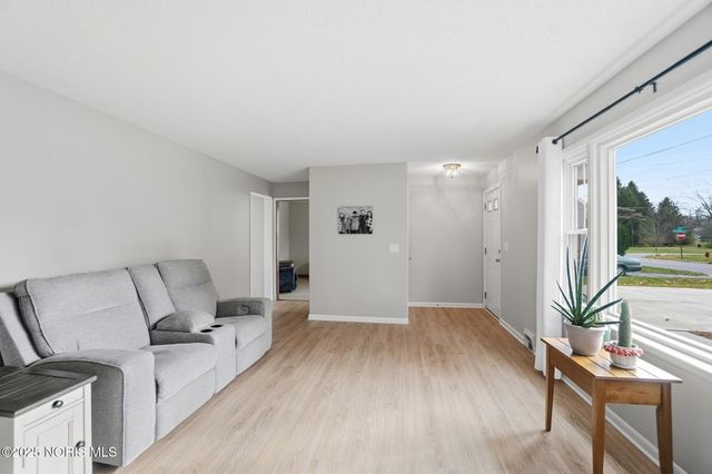 242 E Yates Avenue, Findlay, OH 45840