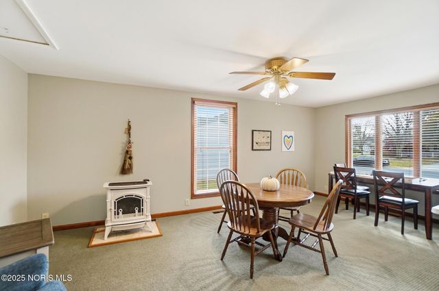 242 E Yates Avenue, Findlay, OH 45840