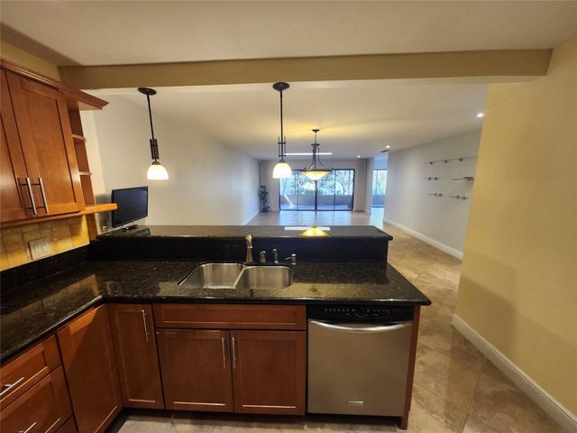 201 Dunwoody Lane 17-87, Hollywood, FL 33021