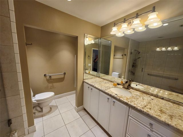 201 Dunwoody Lane 17-87, Hollywood, FL 33021