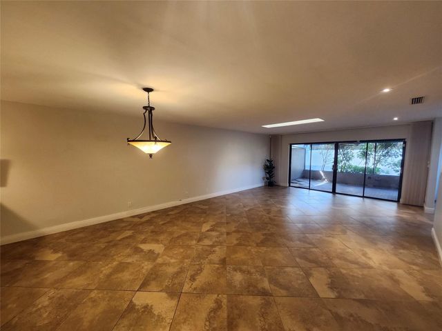 201 Dunwoody Lane 17-87, Hollywood, FL 33021