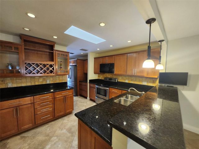 201 Dunwoody Lane 17-87, Hollywood, FL 33021