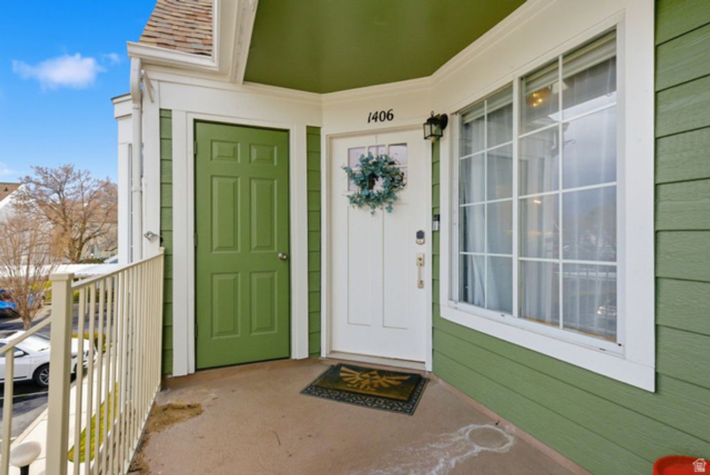 Image 2 of property listing at 1406 W BEACON HILL DR, Taylorsville, UT 84123